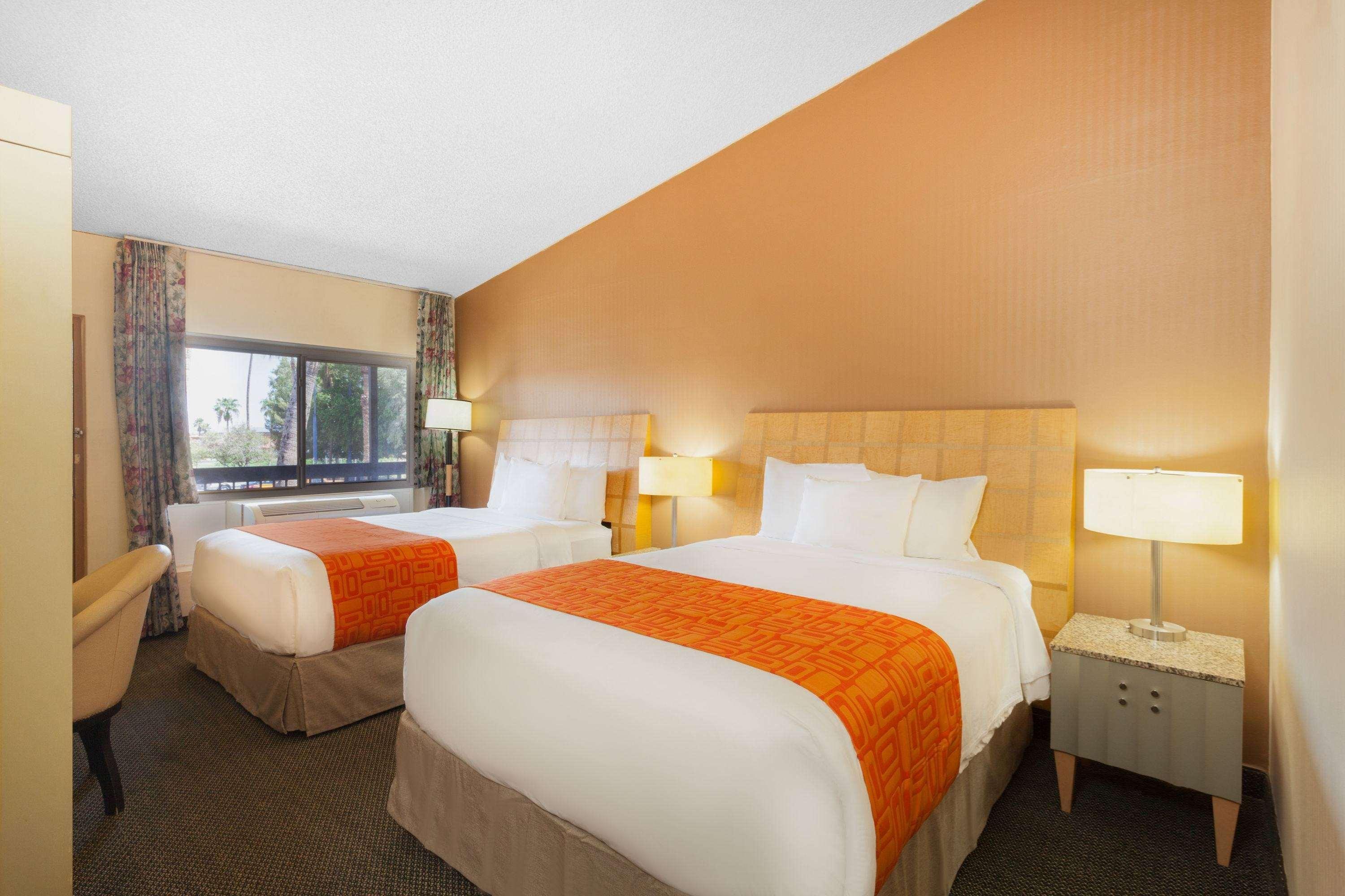 Howard Johnson By Wyndham Yuma Esterno foto