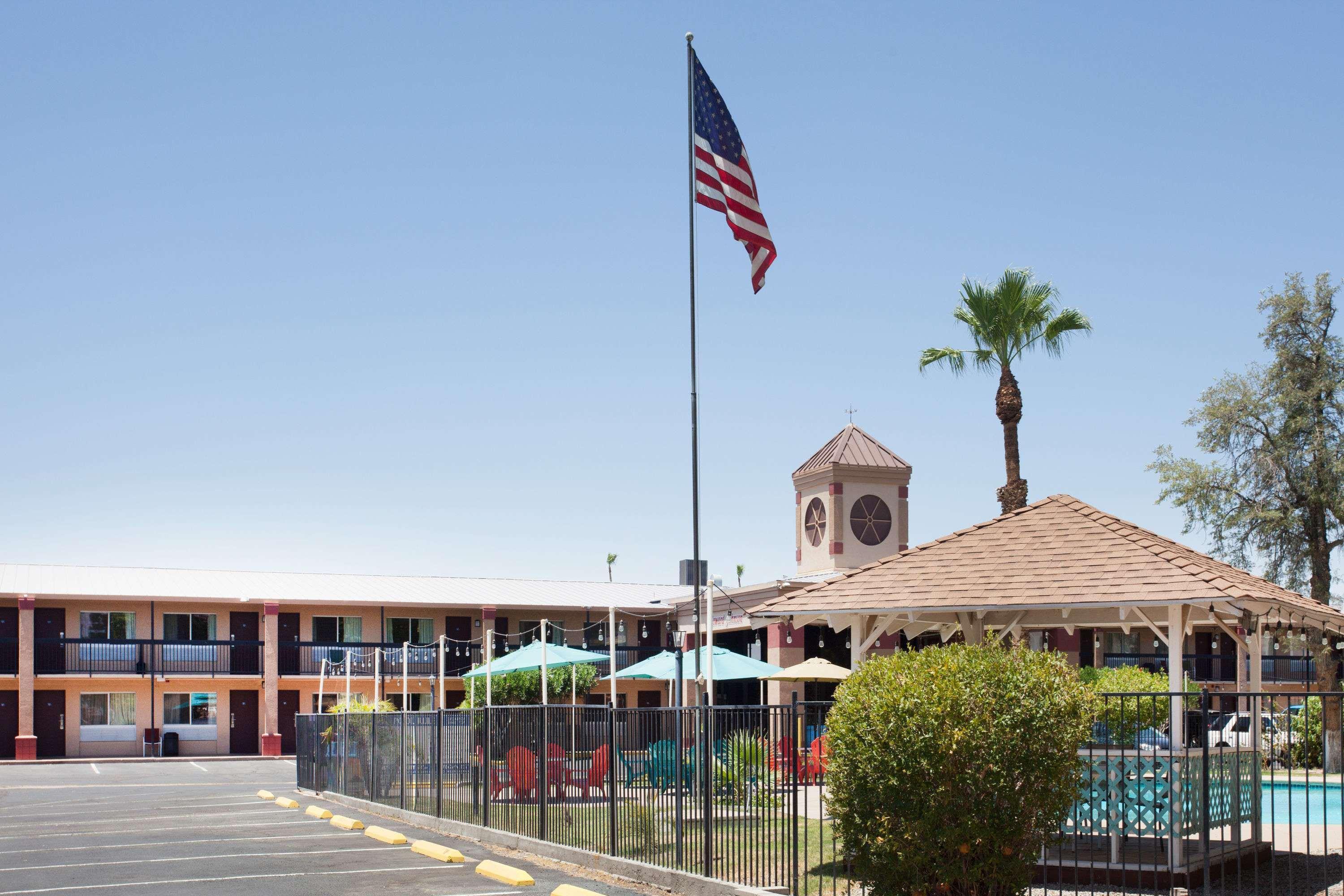 Howard Johnson By Wyndham Yuma Esterno foto