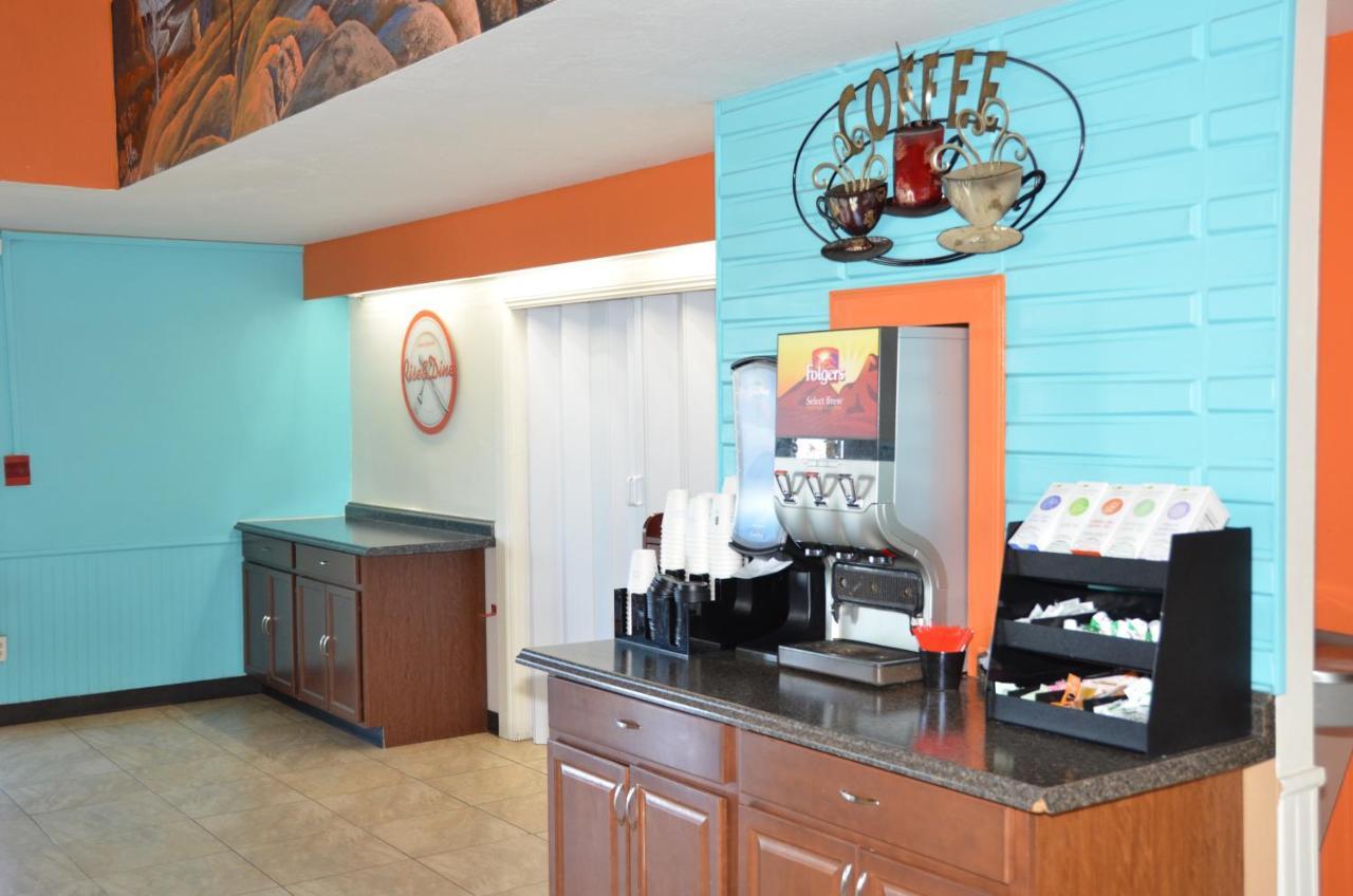 Howard Johnson By Wyndham Yuma Esterno foto