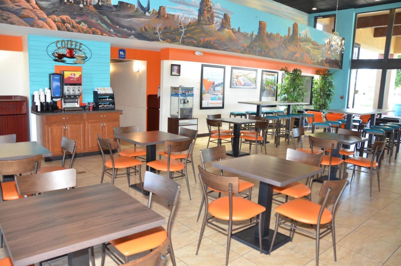 Howard Johnson By Wyndham Yuma Esterno foto