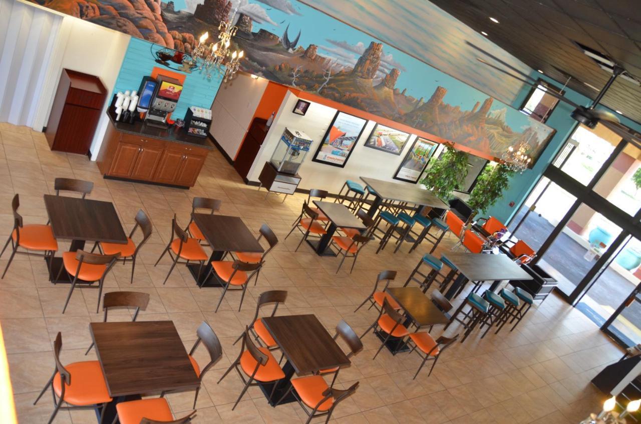 Howard Johnson By Wyndham Yuma Esterno foto